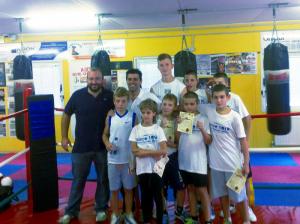 Nella foto: i giovani pugili che hanno gareggiato al 7° Criterium Giovanile di Chivasso (TO) con i tecnici Domenico Virton e Paolo Bozzola